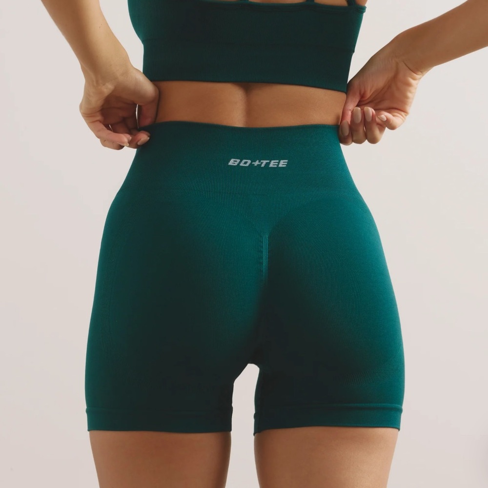 Great Condition Bo+Tee Scrunch Shorts!
